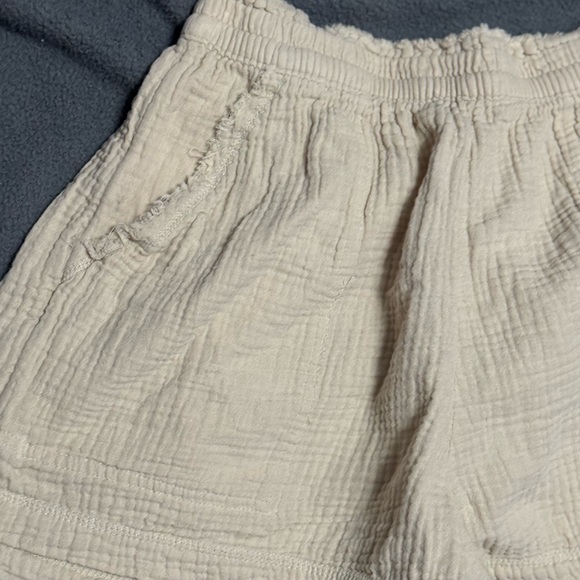 Women's aerie Cream Shorts - Picture 2 of 6